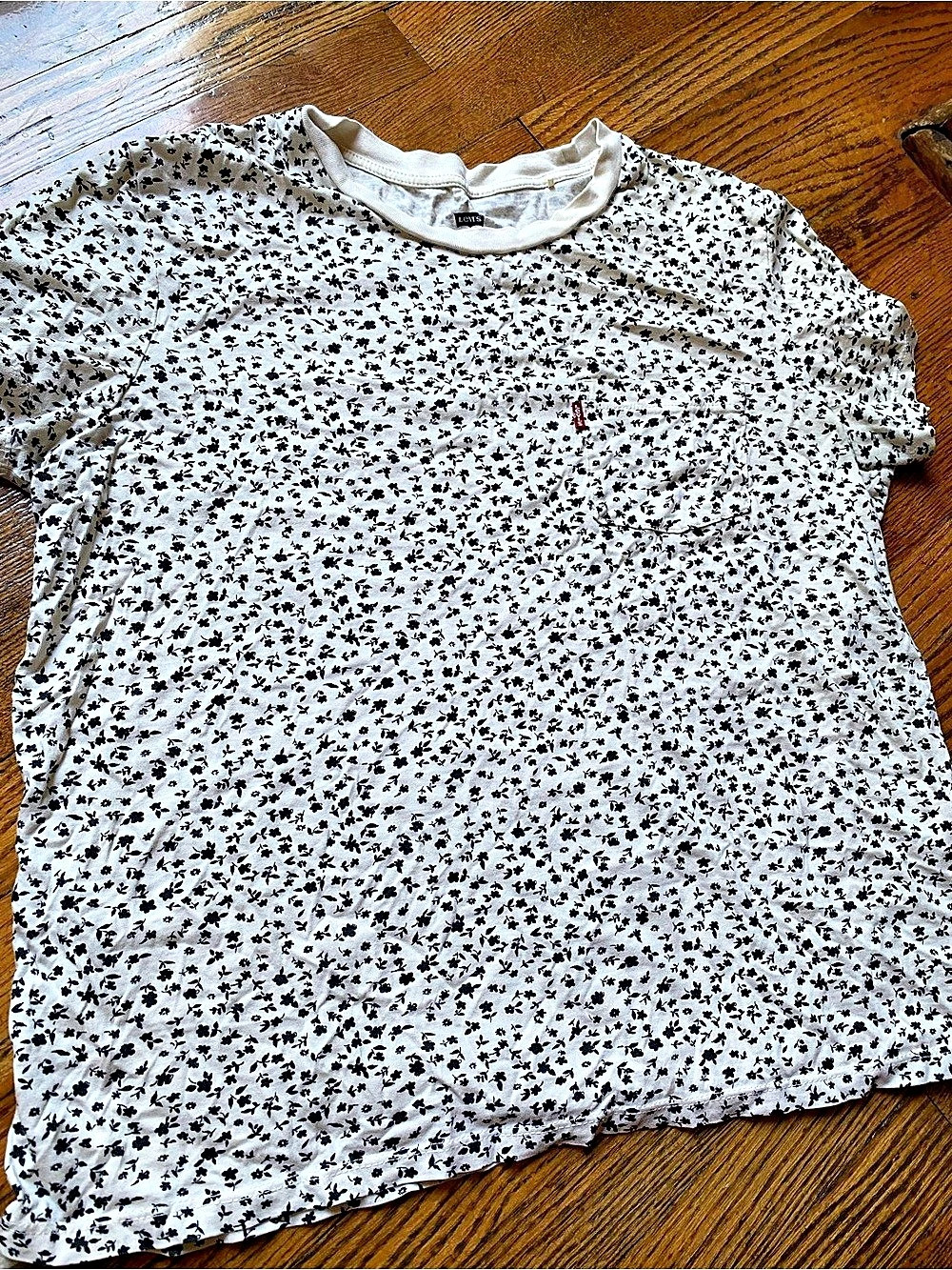 Levi's Floral White & Black Tee